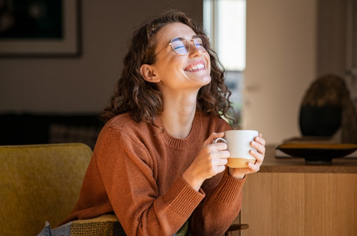 Lady-with-Coffee